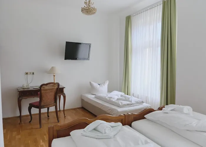 Jahrhunderthotel فندق