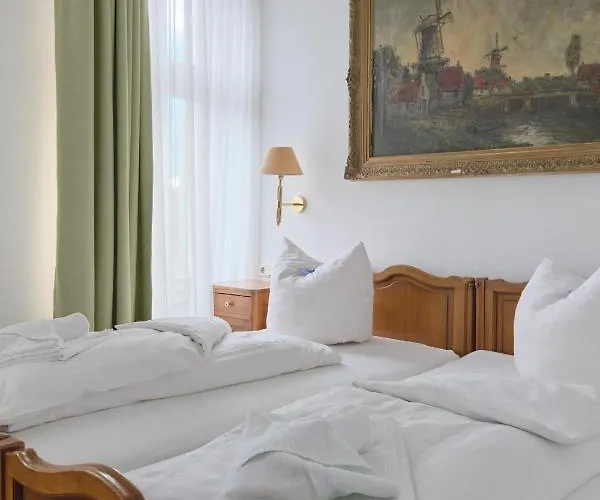 Jahrhunderthotel فندق