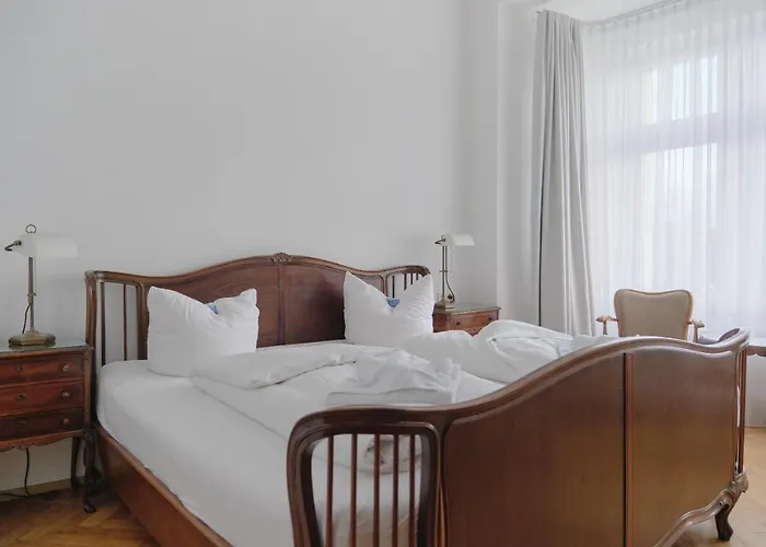 Jahrhunderthotel فندق