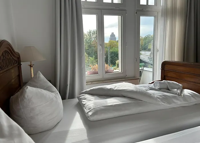 Jahrhunderthotel فندق