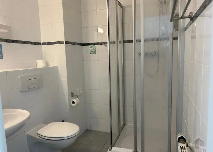 Jahrhunderthotel فندق