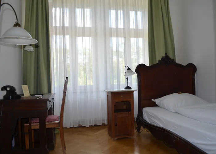 Jahrhunderthotel فندق