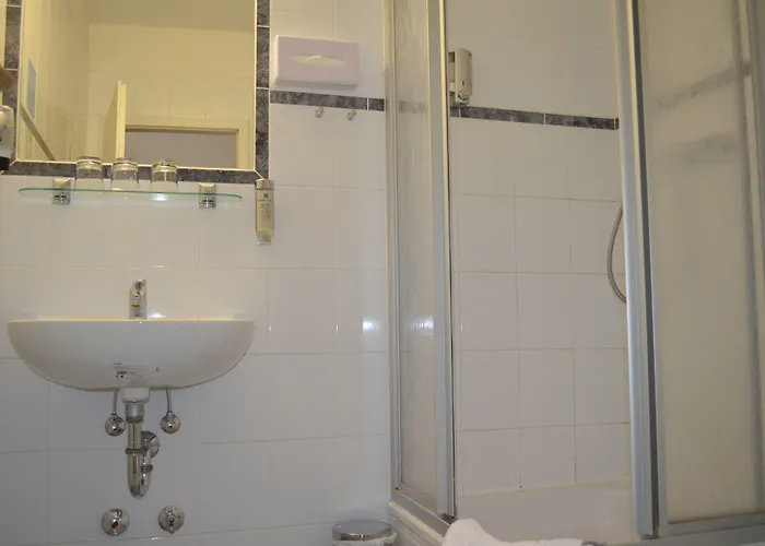 Jahrhunderthotel فندق 3*