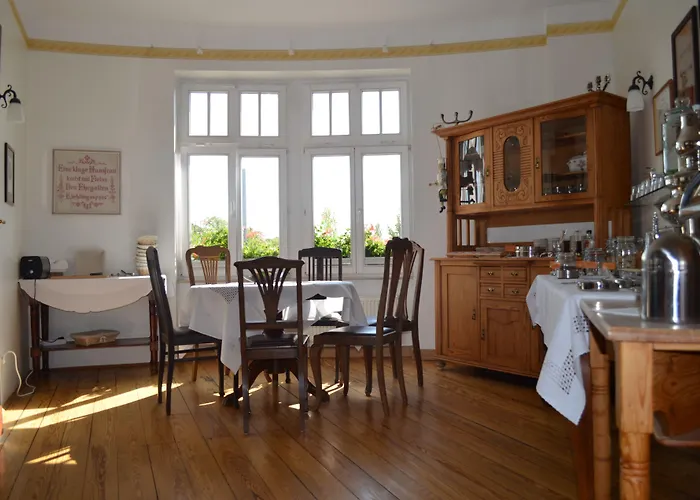 Jahrhunderthotel فندق