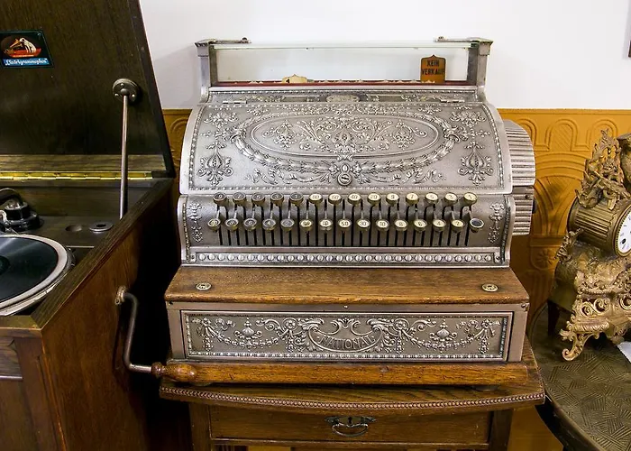 Jahrhunderthotel فندق 3*