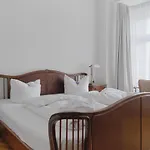 Jahrhunderthotel فندق