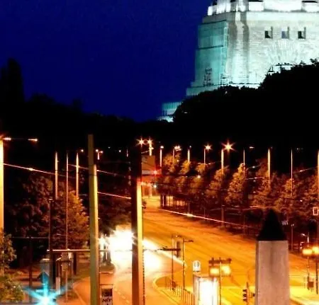 Отель Jahrhunderthotel