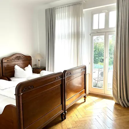 Jahrhunderthotel Отель